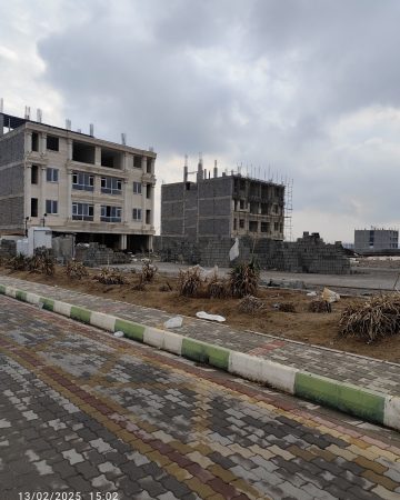 زمین پشت مترو پرند